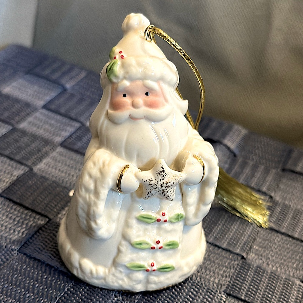 NEW - Lenox Christmas Santa with snowflake ornament Ivory Porcelain 24 k Gold